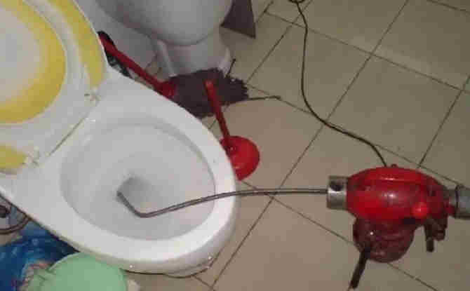 赞皇马桶通下水